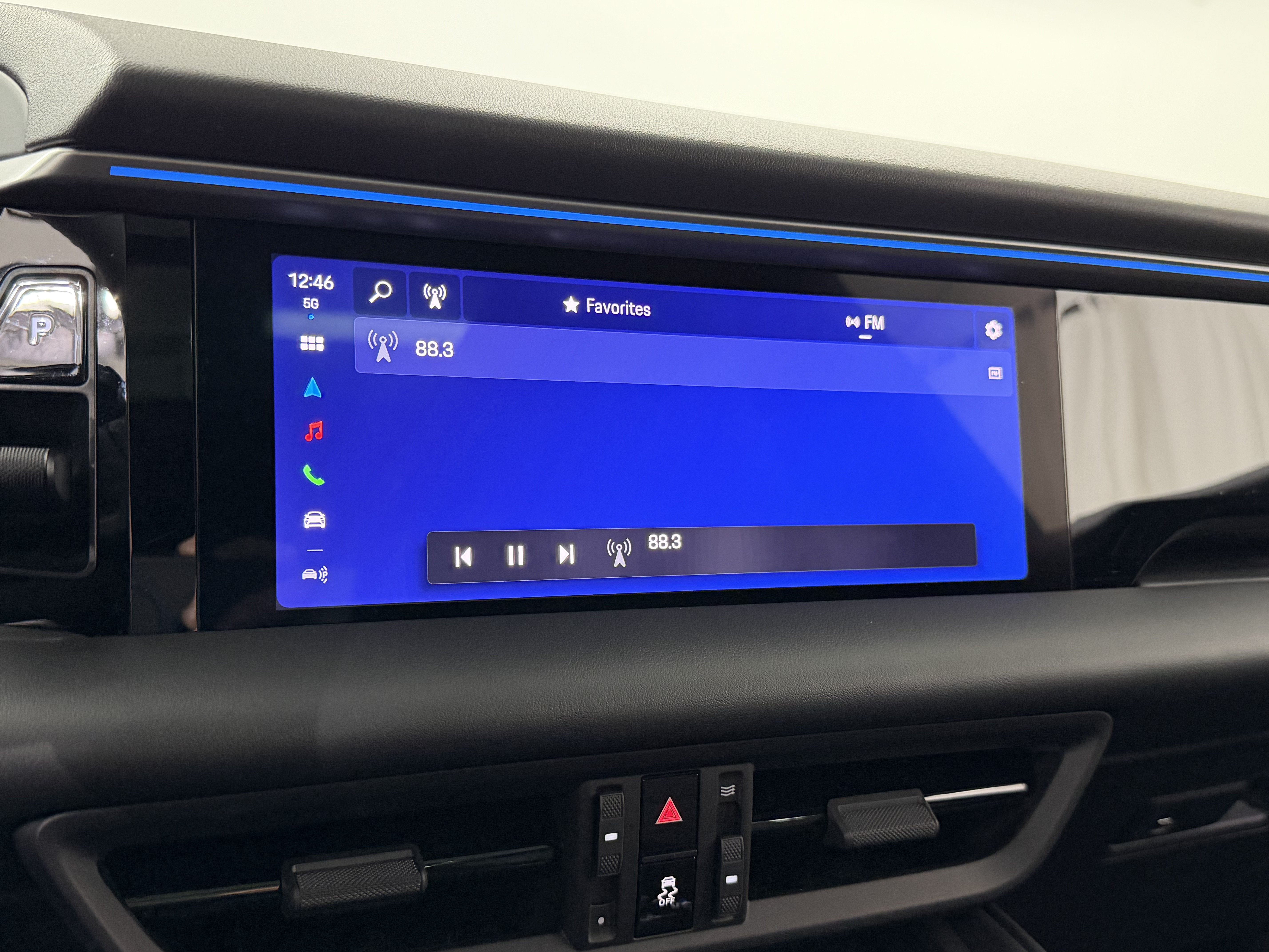 Certified 2025 Porsche Macan Electric RWD image 40