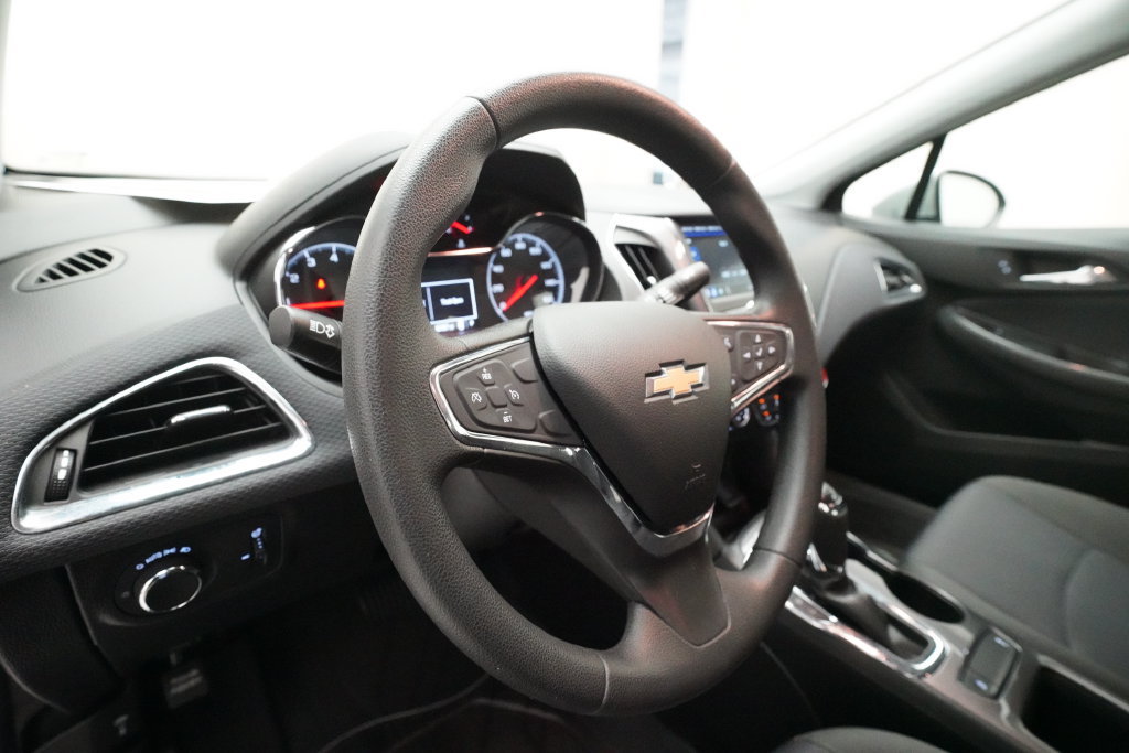 Used 2019 Chevrolet Cruze LS w/ LS Convenience Package FWD image 18