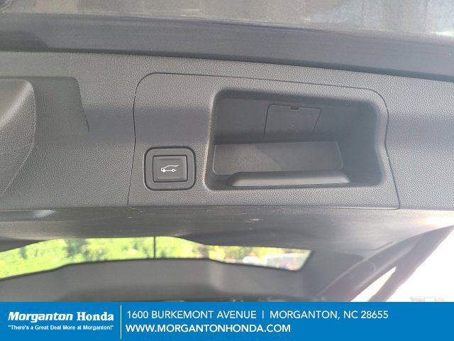 Used 2017 GMC Acadia Denali w/ Technology Package FWD image 23