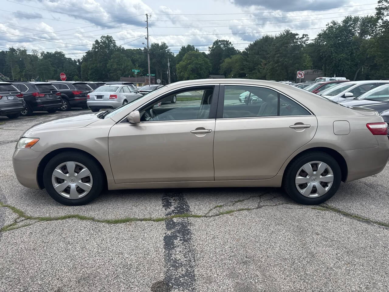 Used 2009 Toyota Camry LE FWD image 4