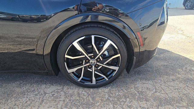 Used 2024 Toyota Prius Prime Premium w/ Advanced Technology Package FWD image 11