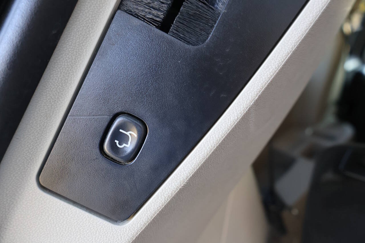 Used 2014 Dodge Grand Caravan SXT FWD image 18