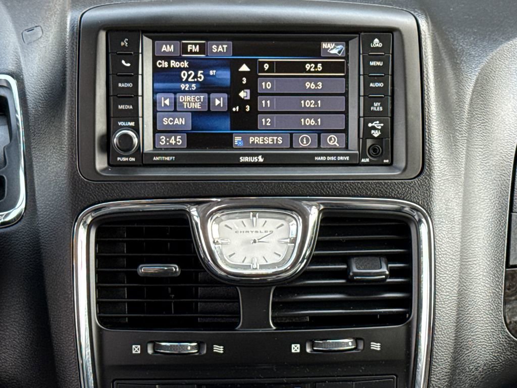 Used 2015 Chrysler Town & Country Touring-L w/ Driver Convenience Group image 12