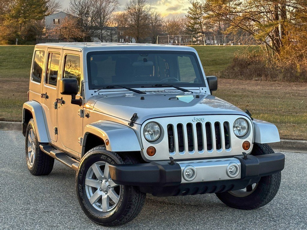Used 2012 Jeep Wrangler Unlimited Sahara w/ Dual Top Group image 9