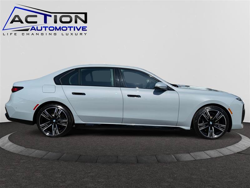 Used 2023 BMW 760i xDrive w/ Luxury Rear Seating Package AWD/4WD image 9