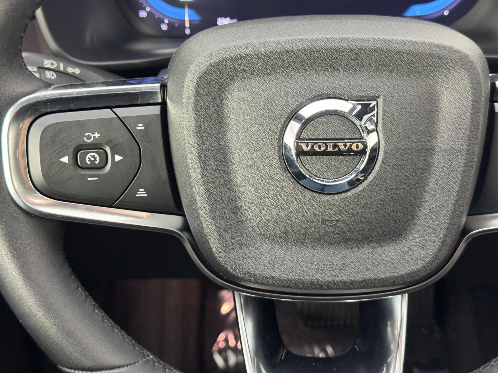 Used 2024 Volvo XC40 Recharge Plus w/ Protection Package Premier image 20