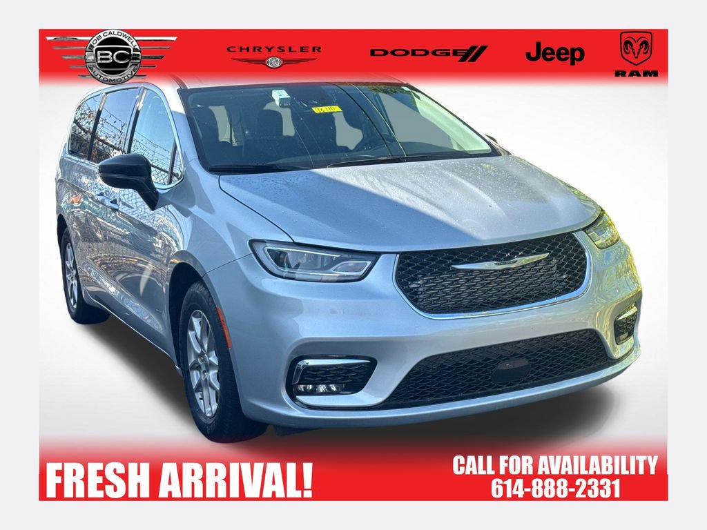 Used 2024 Chrysler Pacifica Touring-L FWD image 1
