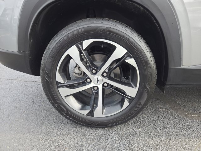 Used 2024 Chevrolet Trax RS w/ Sunroof Package FWD image 9
