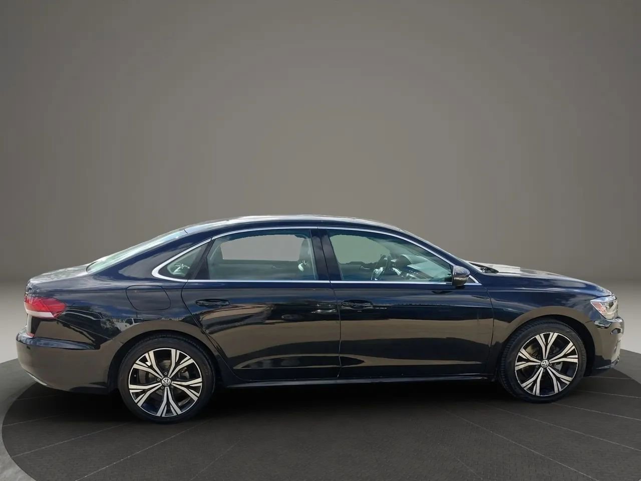 Used 2021 Volkswagen Passat 2.0T SE w/ Luggage Net & Mats Package image 10