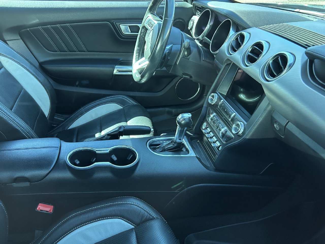 Used 2018 Ford Mustang GT Premium RWD image 9