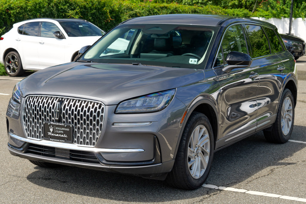 Used 2023 Lincoln Corsair AWD image 3