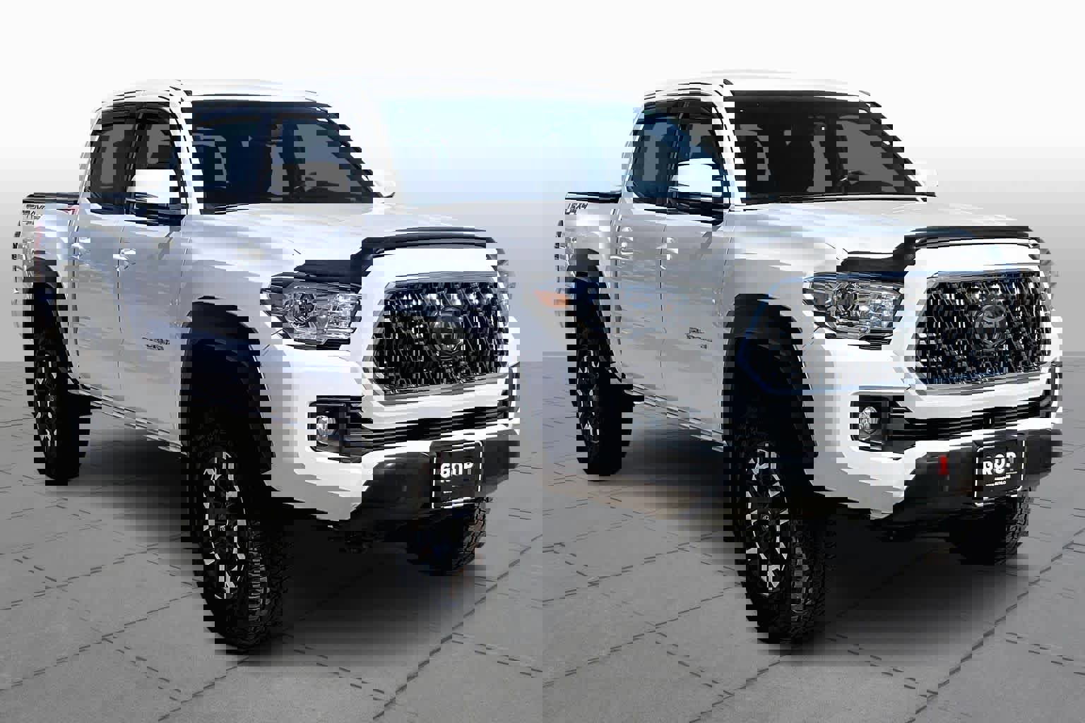 Used 2019 Toyota Tacoma TRD Off-Road image 2
