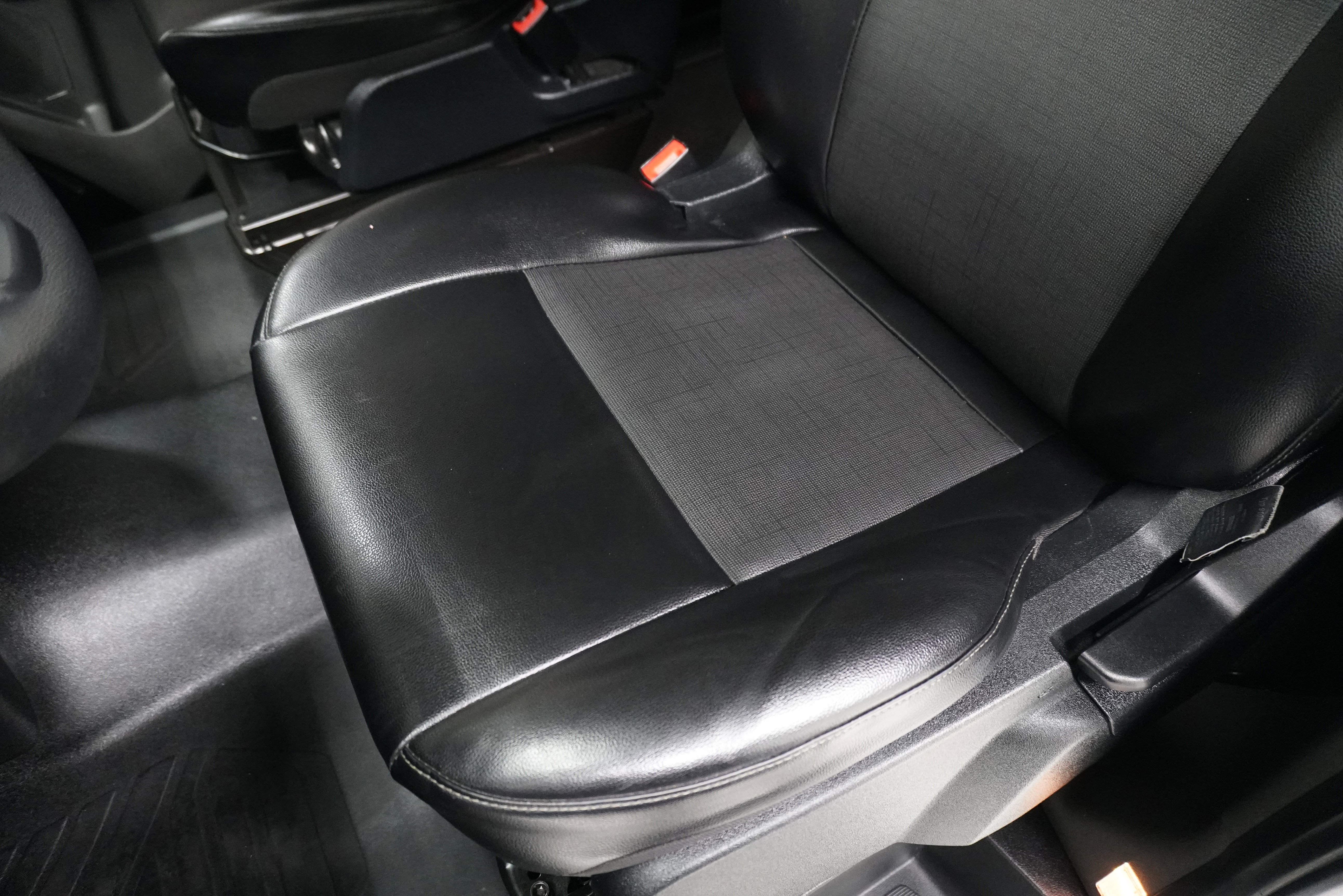 Used 2020 Ford Transit 250 Medium Roof w/ Load Area Protection Package image 10