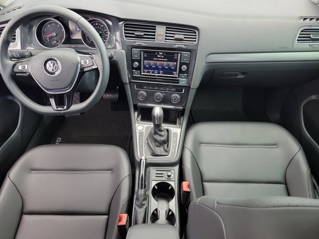 Used 2021 Volkswagen Golf 4-Door image 2