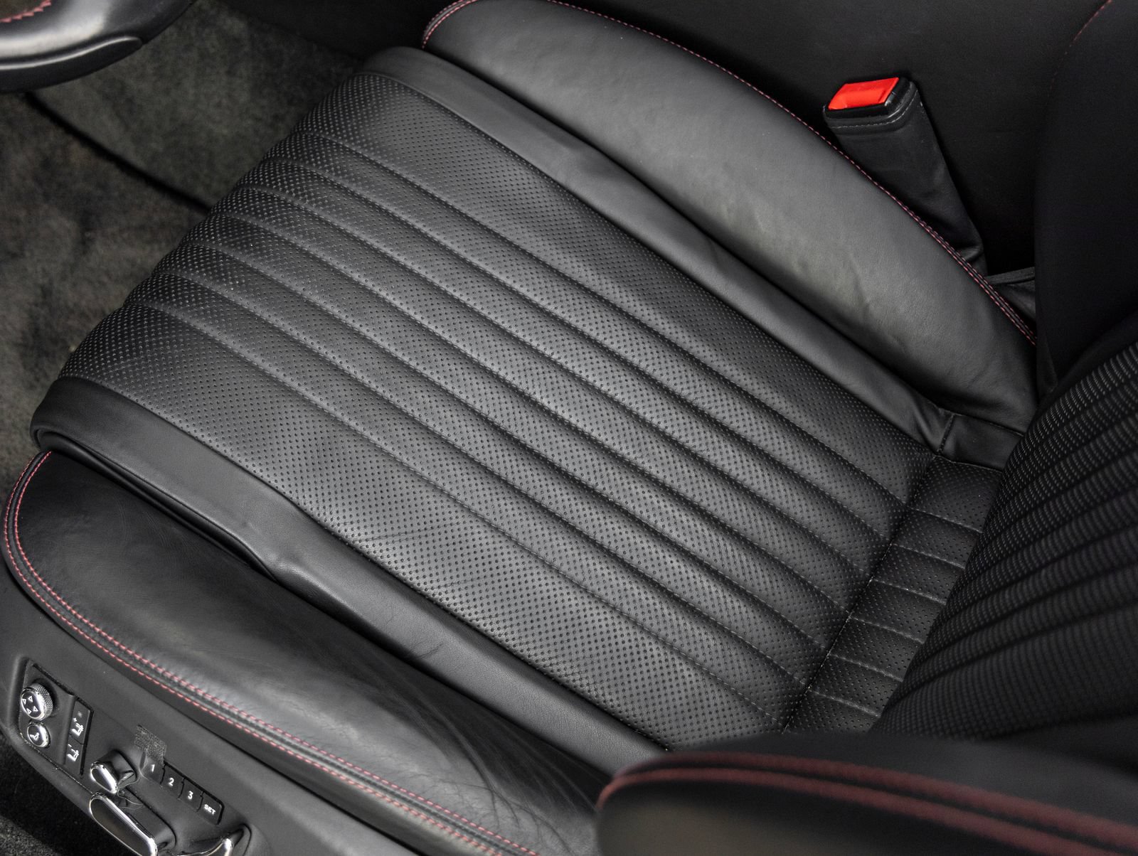 Used 2017 Bentley Continental GT AWD/4WD image 24