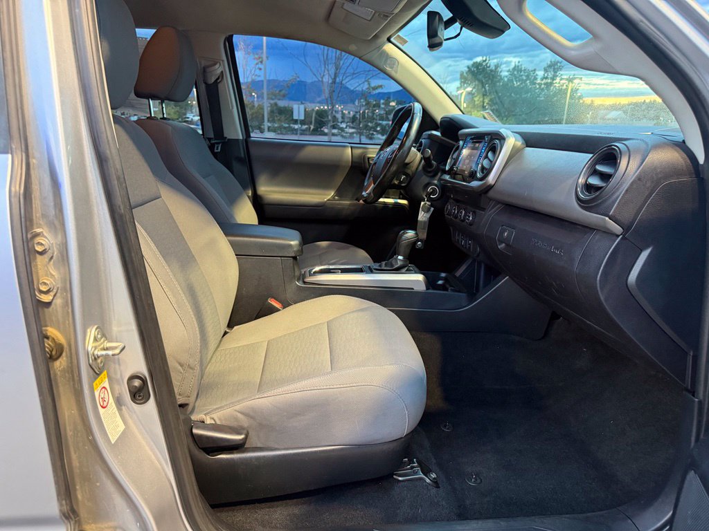 Used 2019 Toyota Tacoma SR5 AWD/4WD image 28