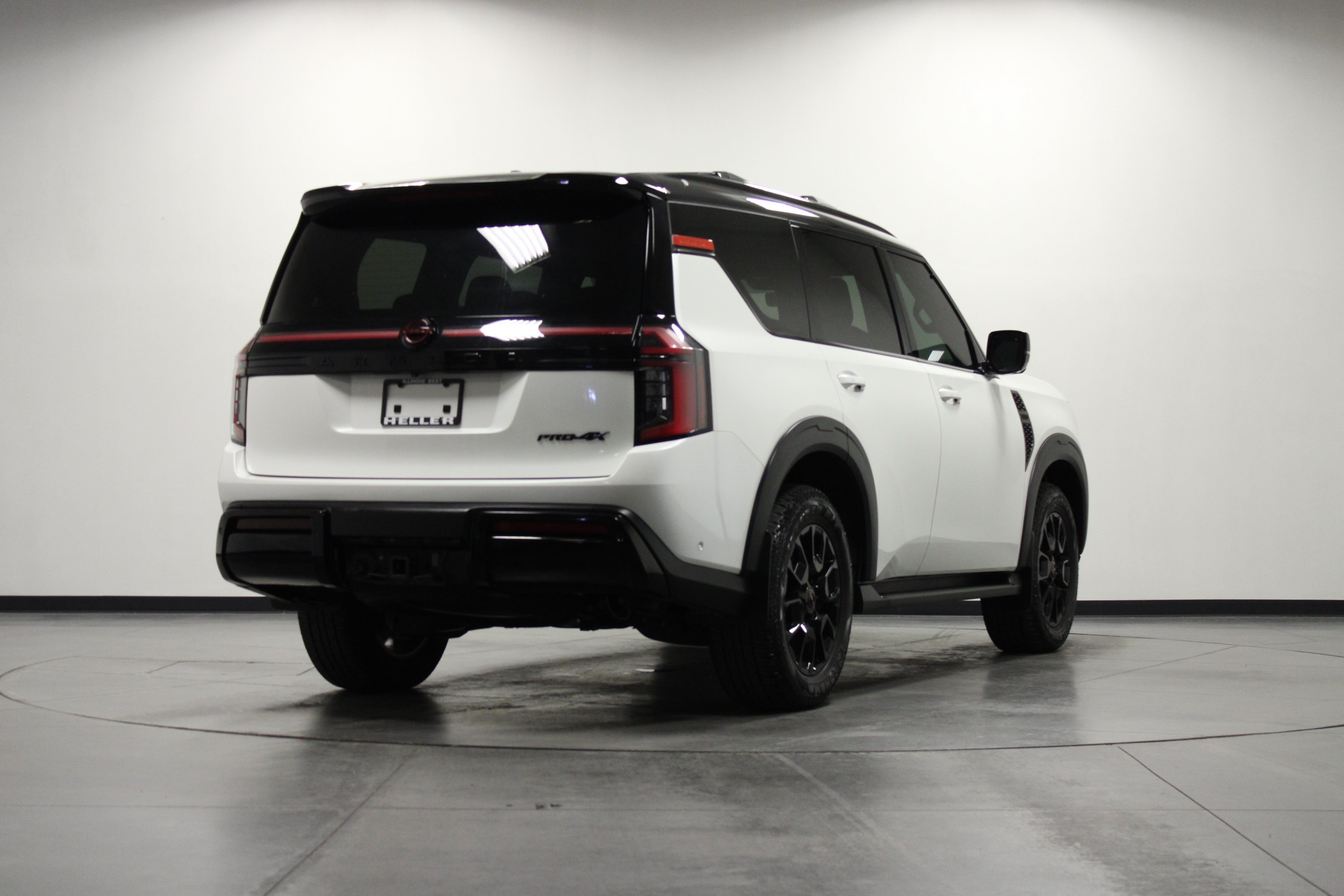 Used 2025 Nissan Armada PRO-4X AWD/4WD image 4
