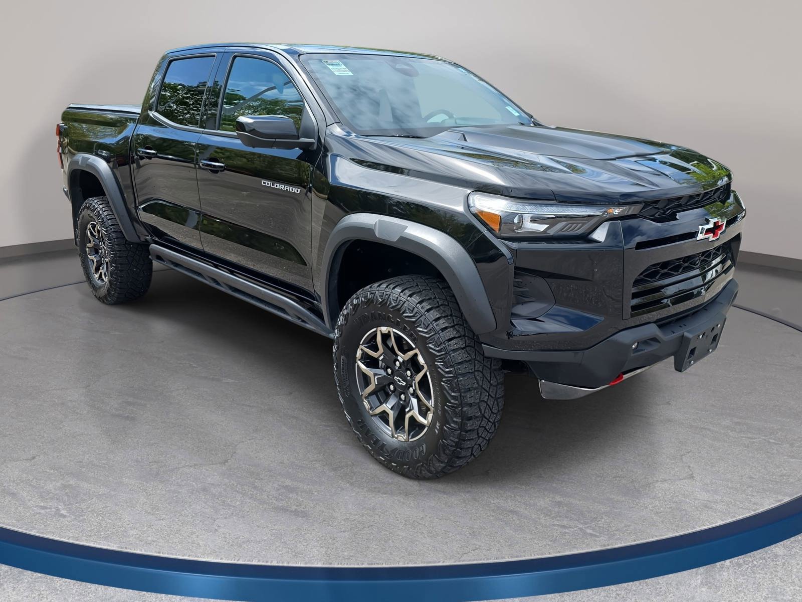 Used 2024 Chevrolet Colorado ZR2 w/ Technology Package image 3