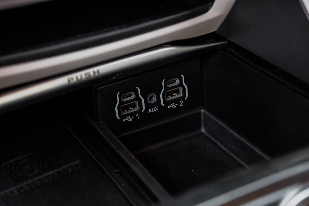 Used 2023 Chrysler Pacifica Limited image 25