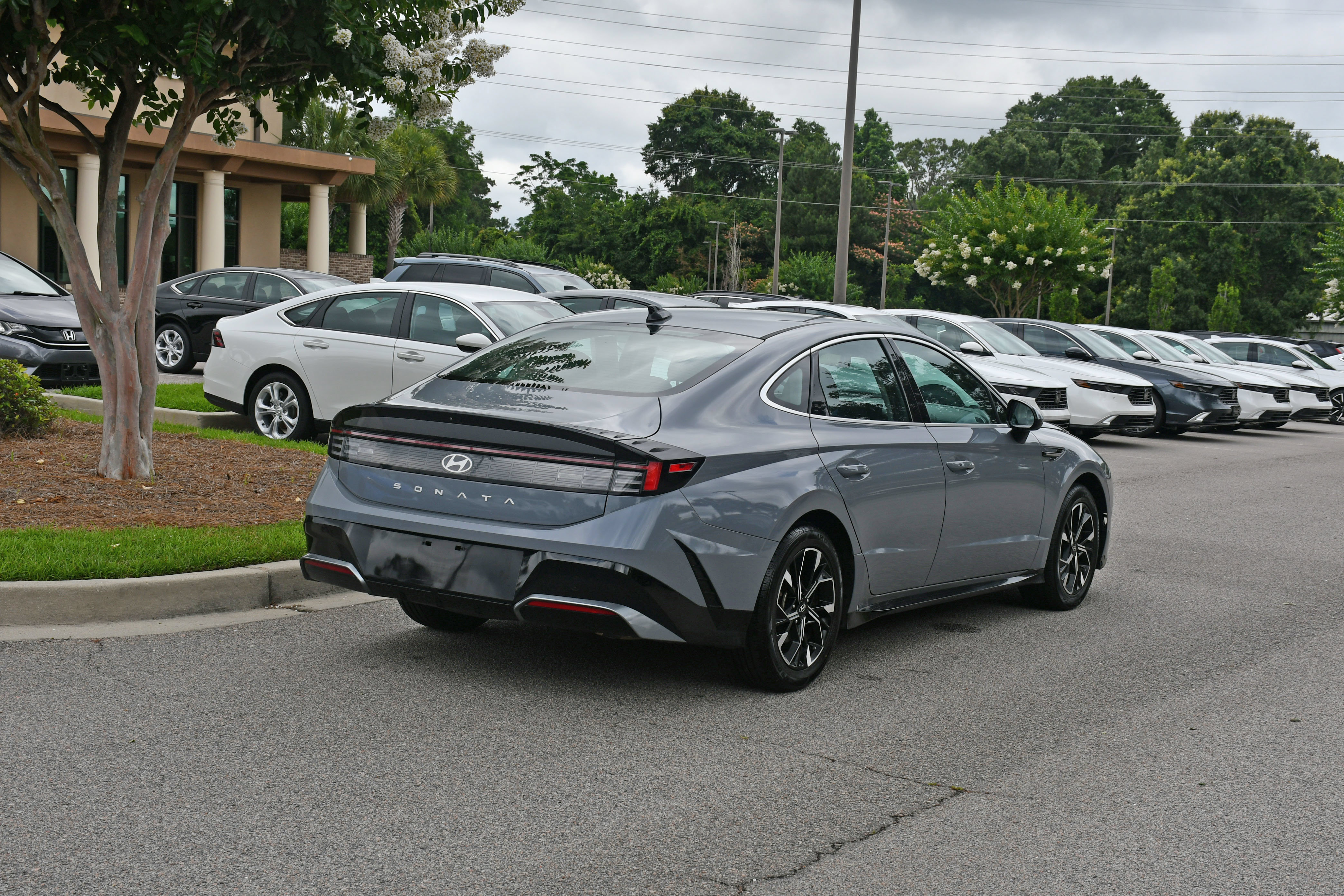 Used 2025 Hyundai Sonata SEL FWD image 4