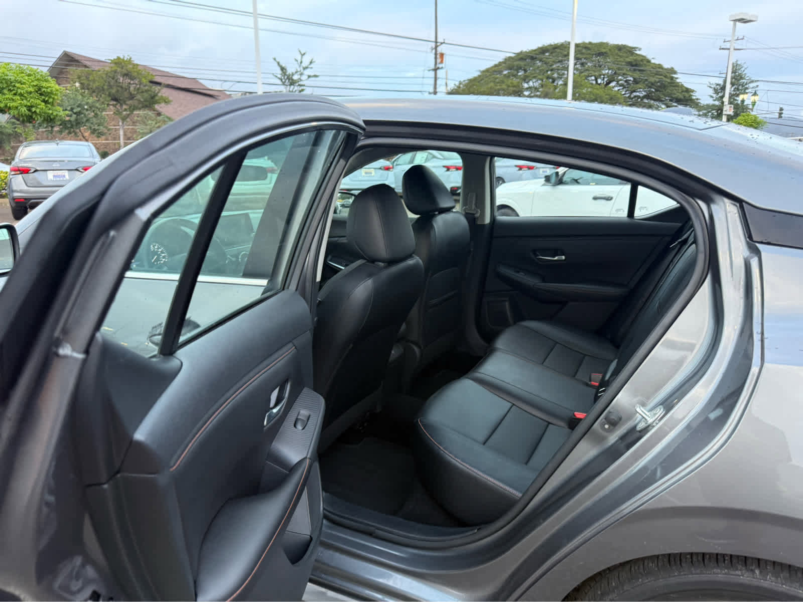 Used 2022 Nissan Sentra SR w/ SR Premium Package image 9