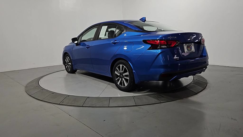 Used 2021 Nissan Versa SV FWD image 3