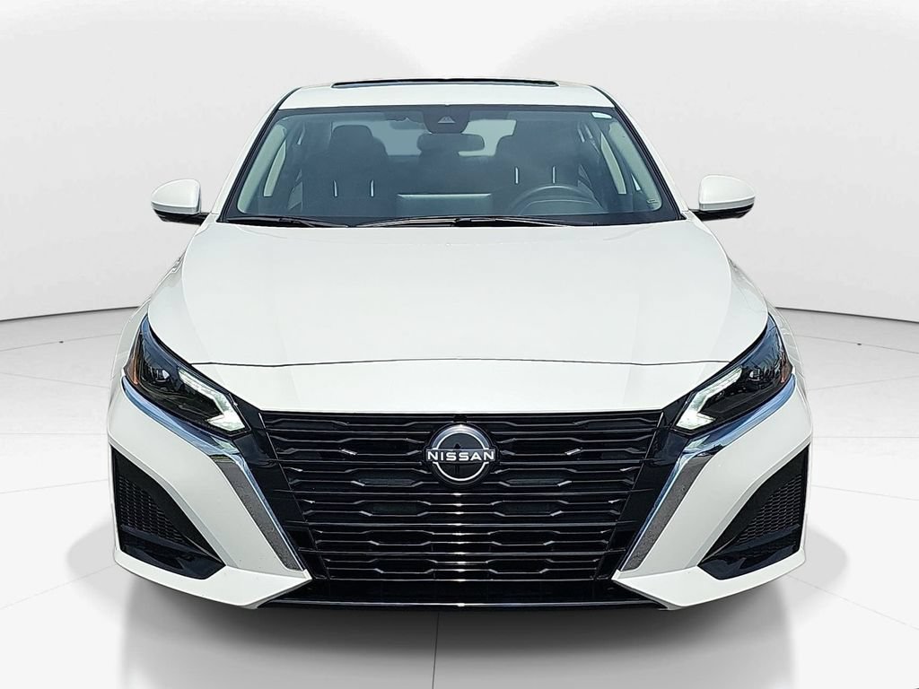 Used 2025 Nissan Altima 2.5 SL FWD image 12
