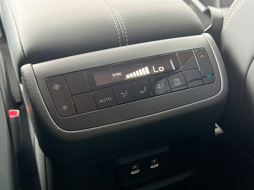 New 2026 Nissan Pathfinder SL FWD image 32