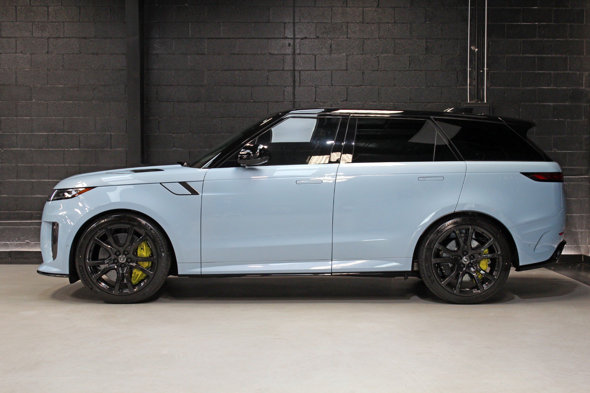Used 2025 Land Rover Range Rover Sport SV Edition Two AWD/4WD image 3