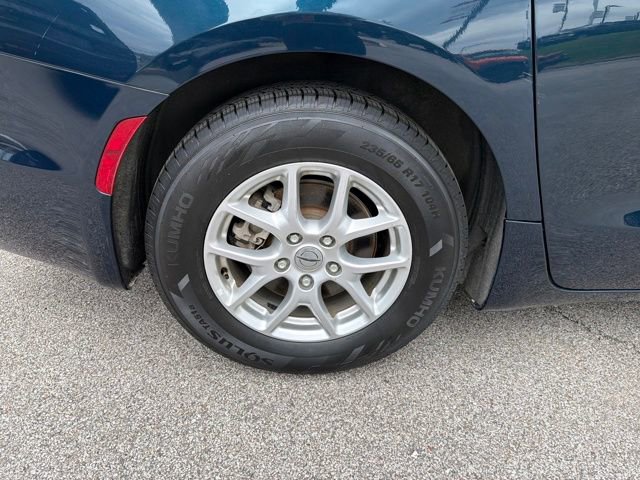 Used 2023 Chrysler Pacifica Touring-L image 33