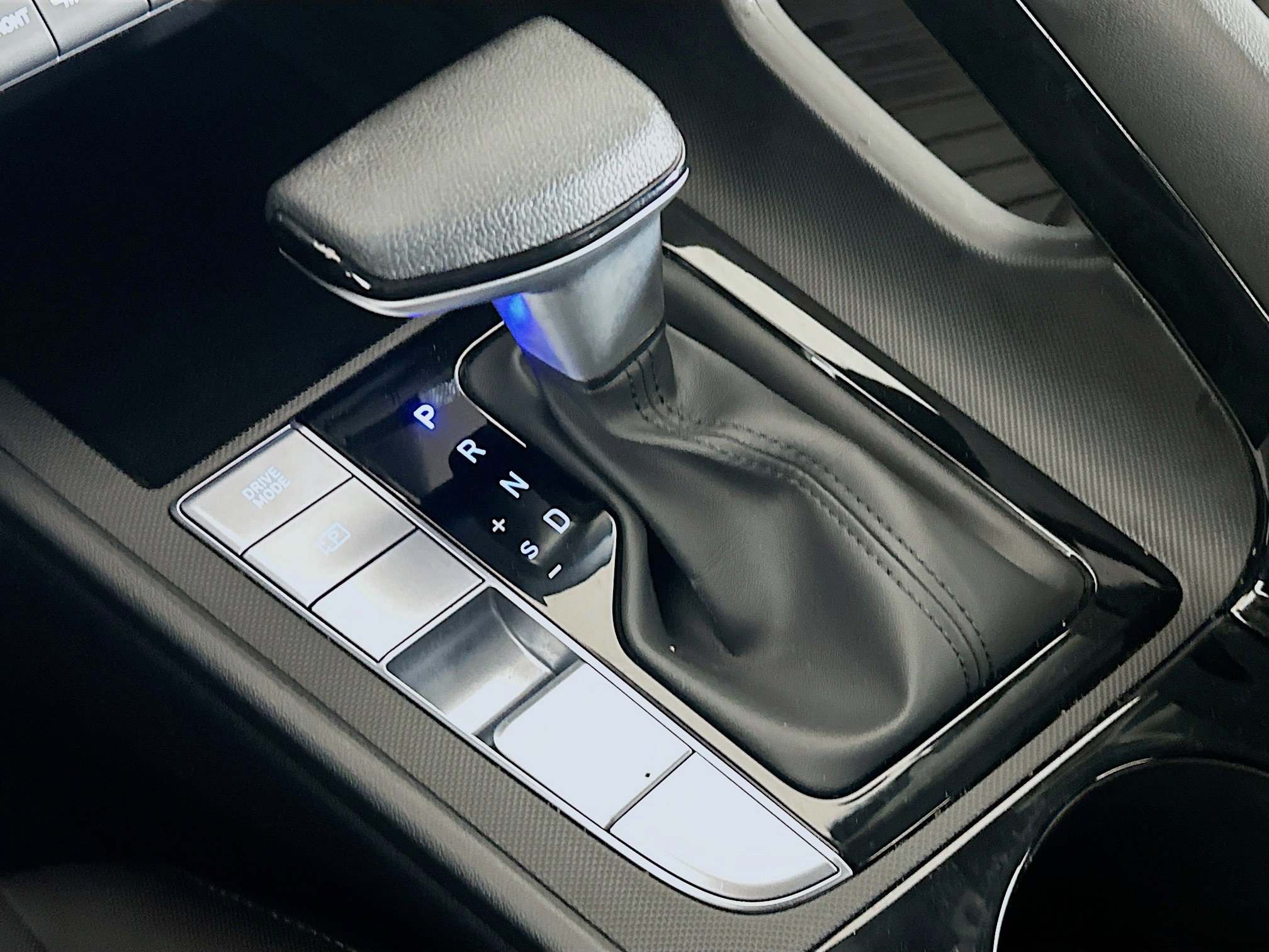 Used 2024 Hyundai Elantra Blue image 25