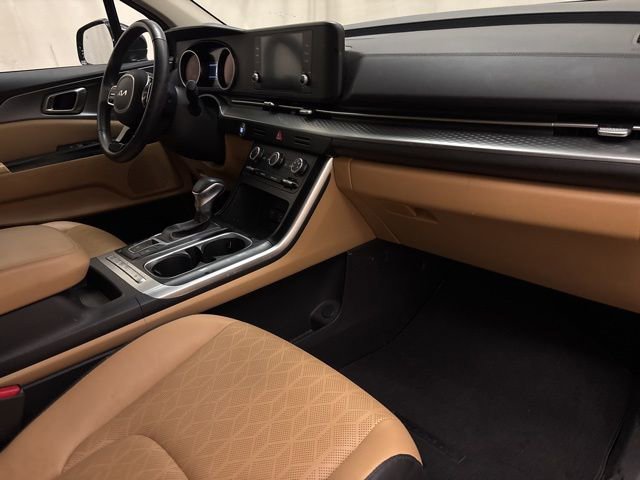 Used 2024 Kia Carnival LX FWD image 24