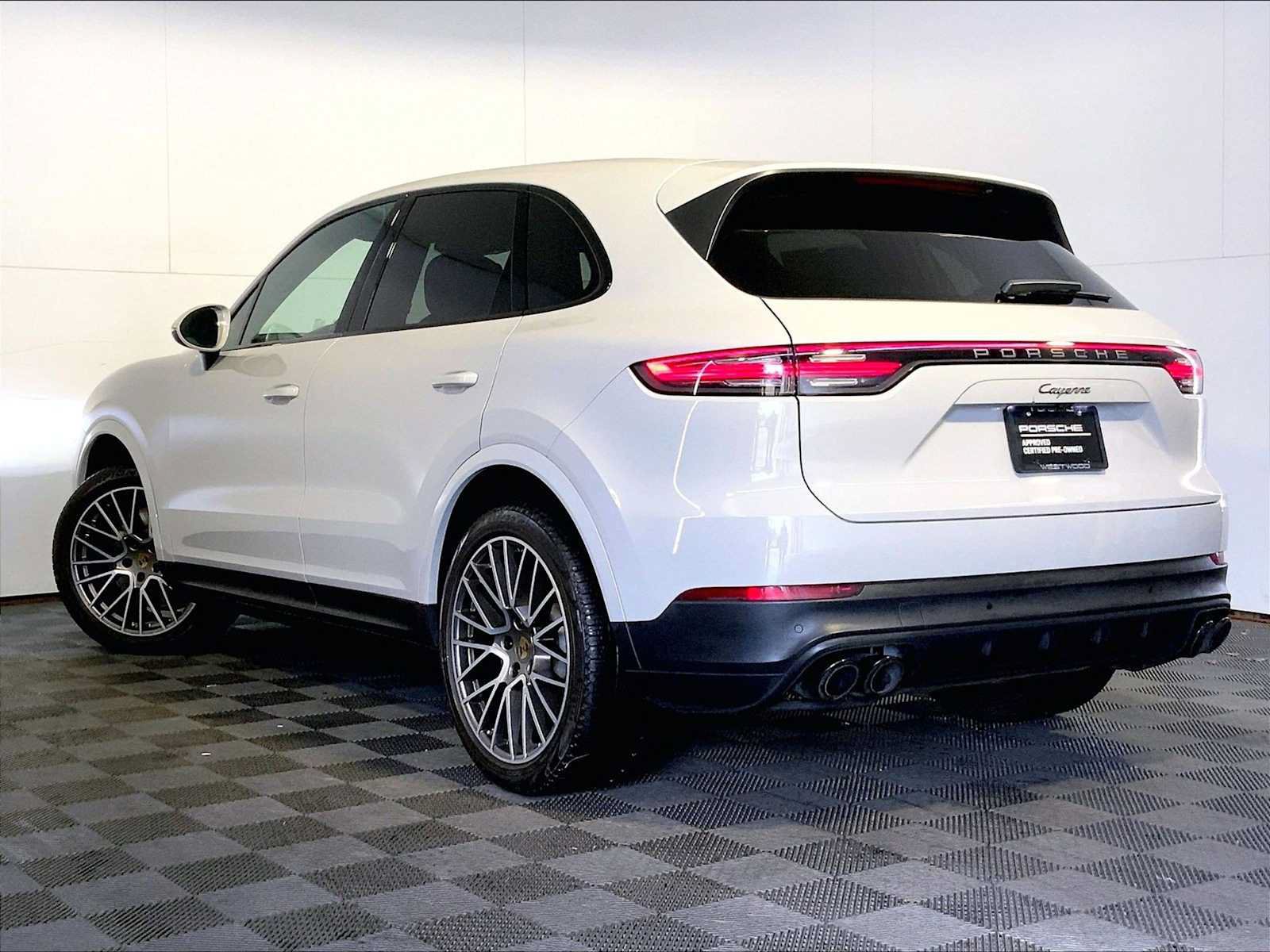 Certified 2023 Porsche Cayenne Platinum Edition AWD/4WD image 3