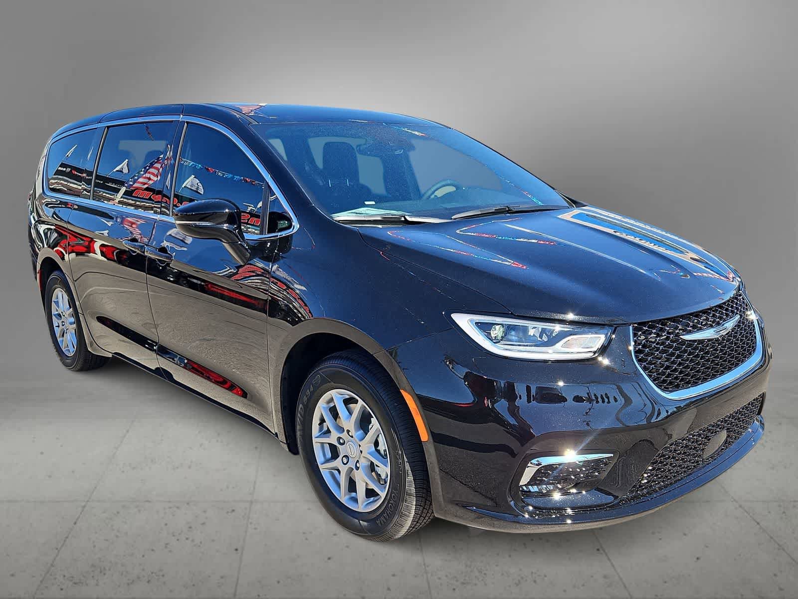 New 2026 Chrysler Pacifica Select image 2