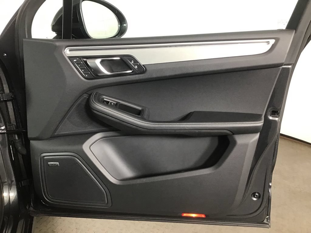 Certified 2023 Porsche Macan GTS w/ Premium Package Plus AWD/4WD image 21
