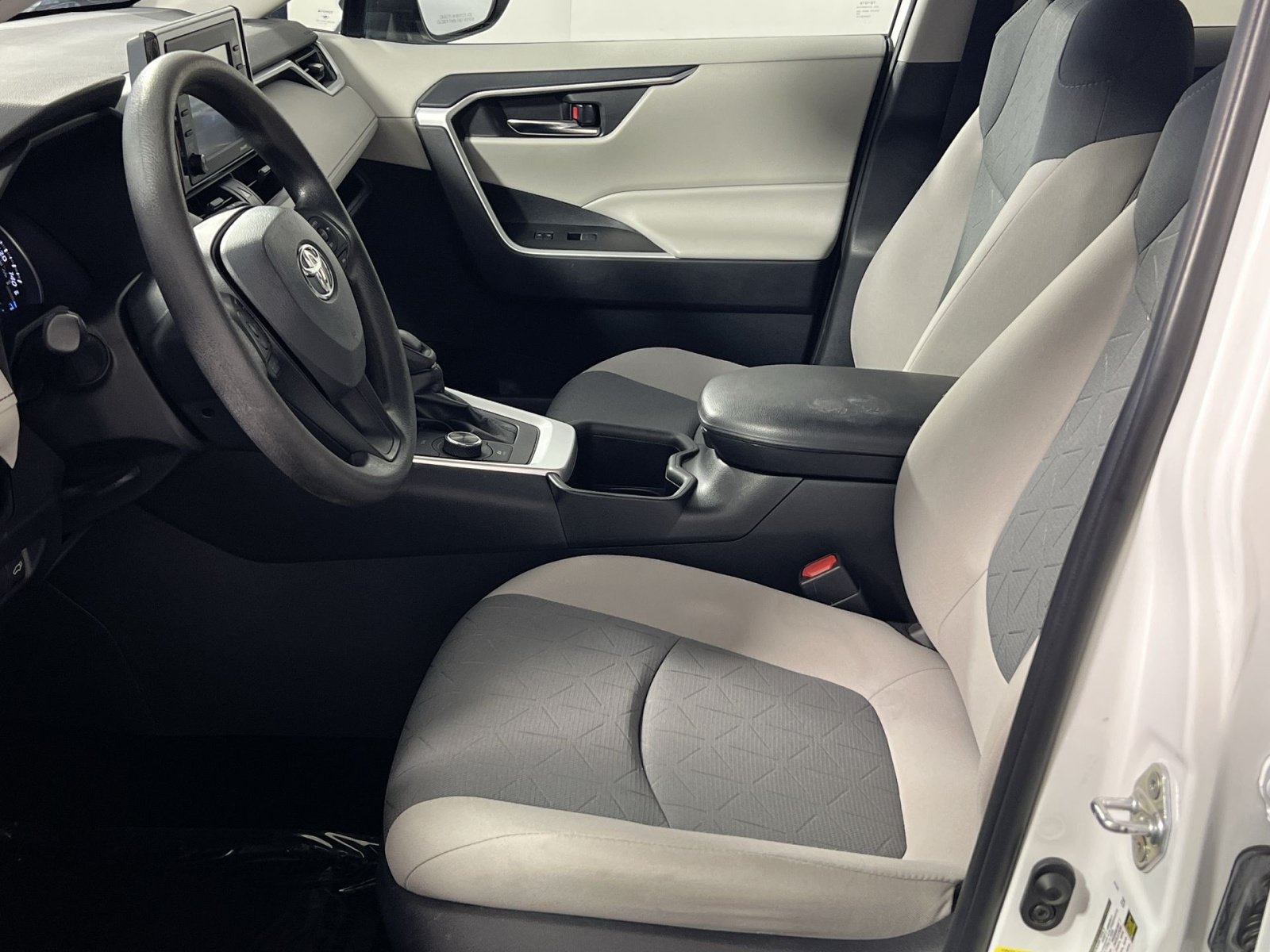 Used 2022 Toyota RAV4 XLE w/ Convenience Package AWD/4WD image 14