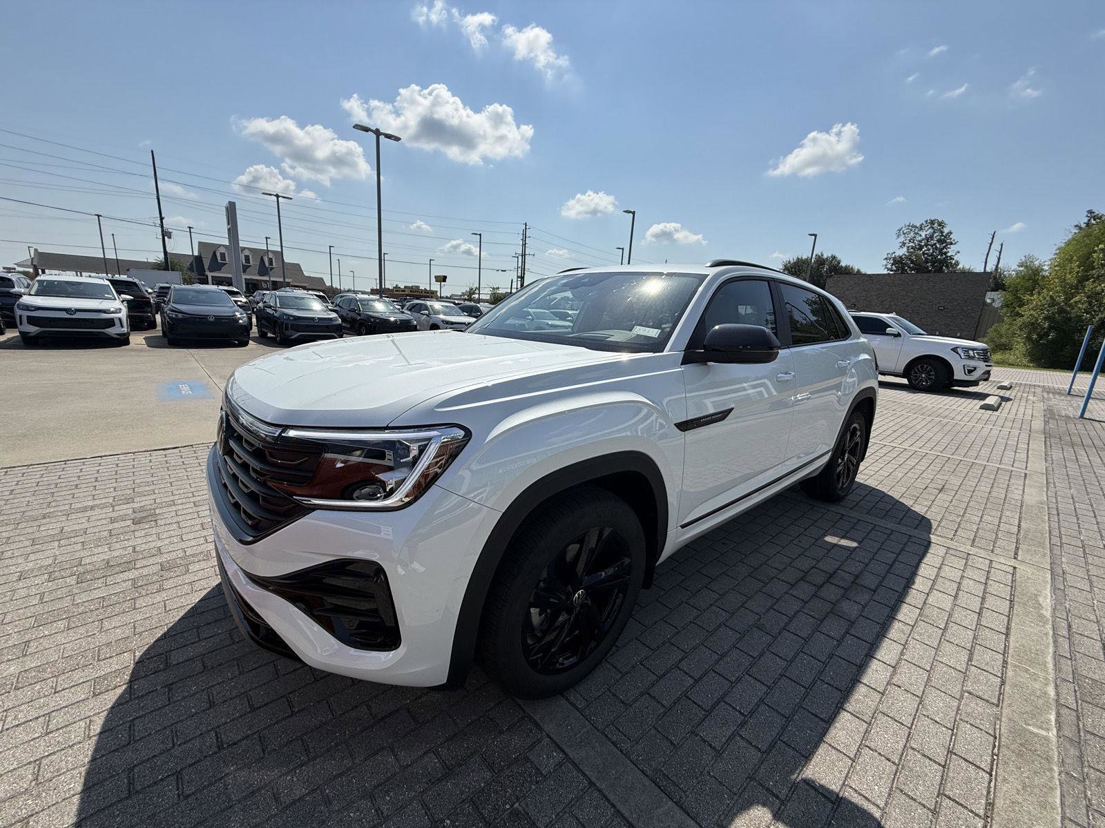 New 2026 Volkswagen Atlas Cross Sport SEL R-Line image 4