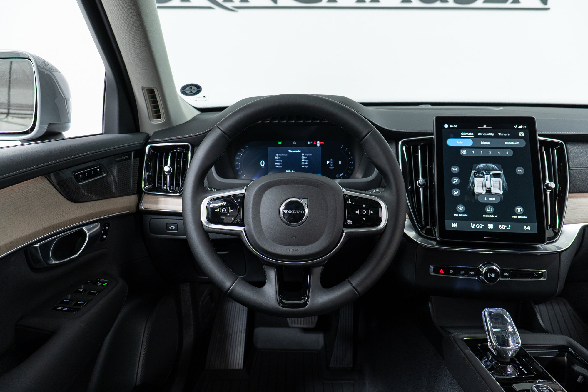 New 2026 Volvo XC90 B6 Plus w/ Protection Package Premier image 17