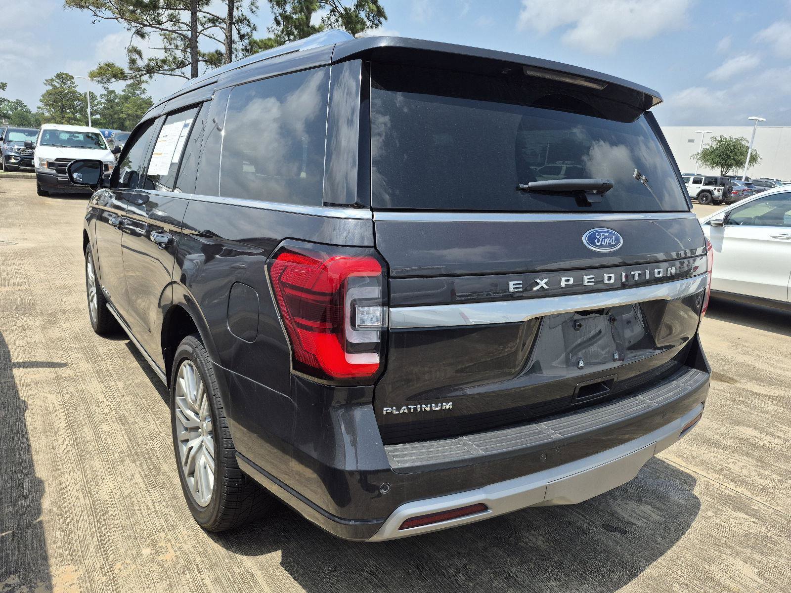 Used 2023 Ford Expedition Platinum RWD image 4