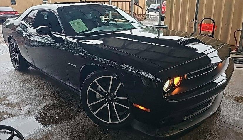 Used 2022 Dodge Challenger R/T w/ Plus Package image 4