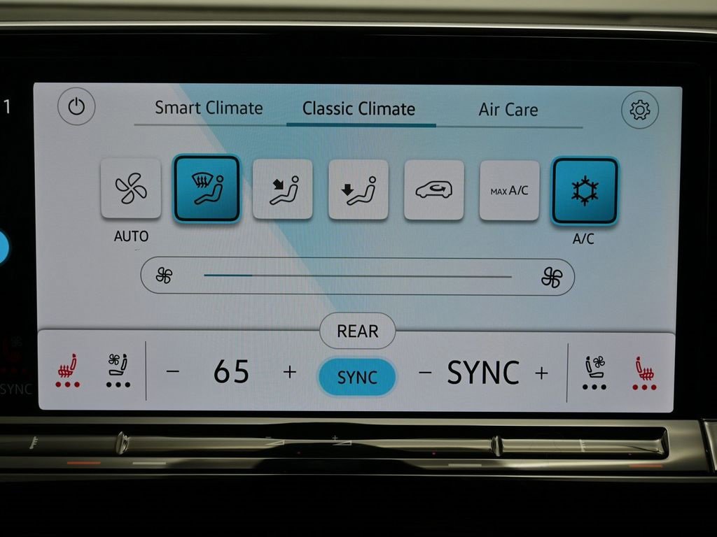 Used 2024 Volkswagen Atlas SE image 26