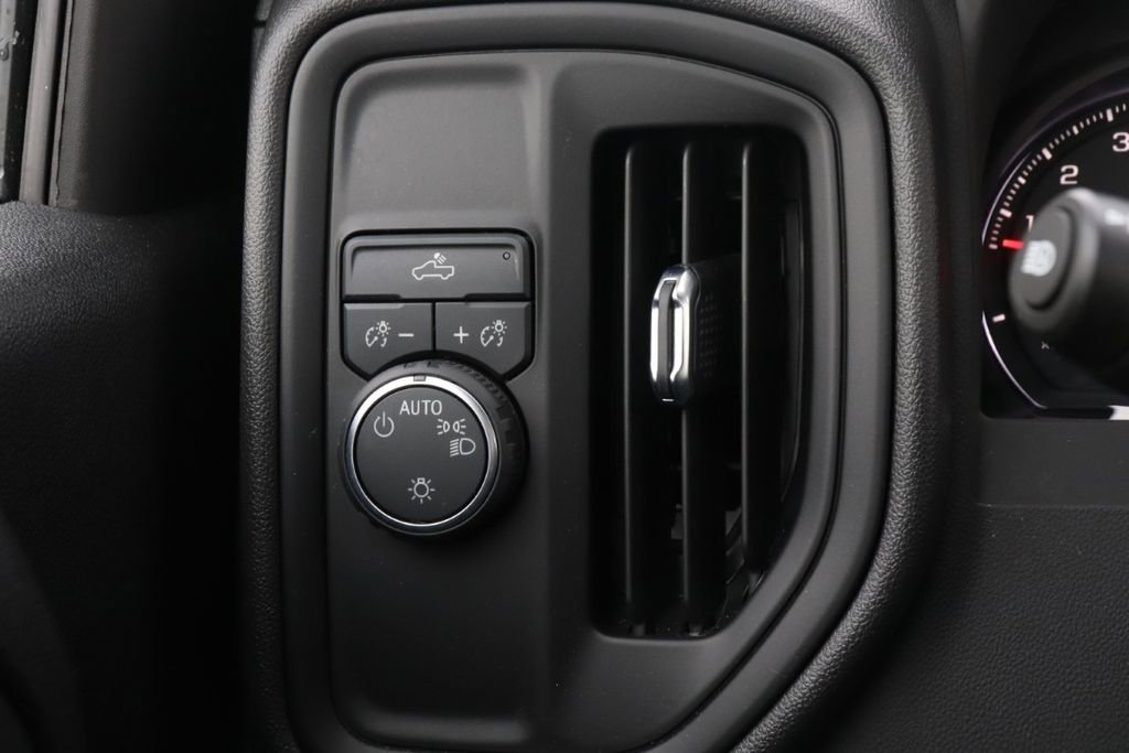 Used 2025 Chevrolet Silverado 1500 W/T image 21