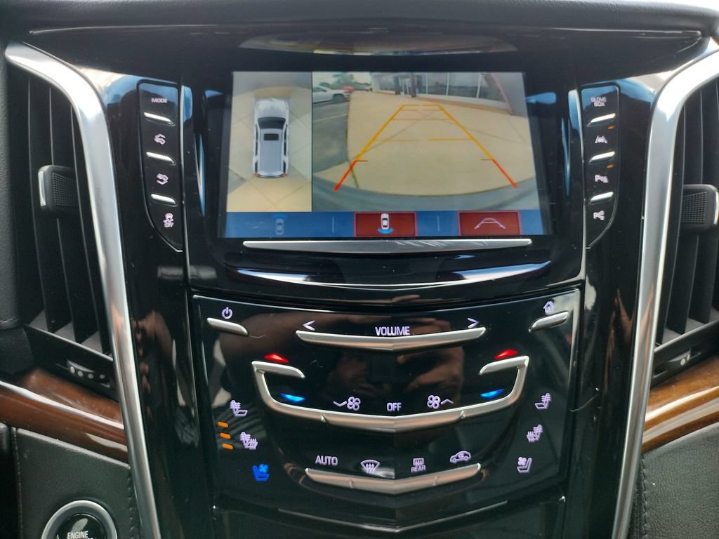 Used 2019 Cadillac Escalade ESV Luxury AWD/4WD image 4