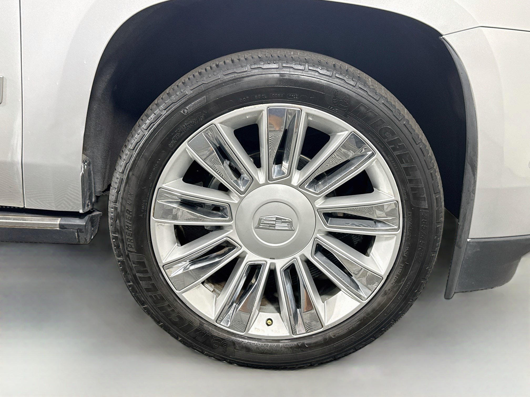 Used 2020 Cadillac Escalade ESV Platinum AWD/4WD image 32