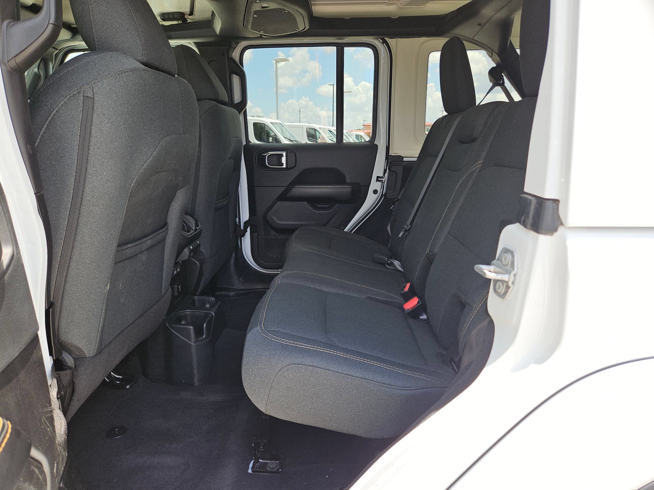 Used 2025 Jeep Wrangler Unlimited Sahara AWD/4WD image 14
