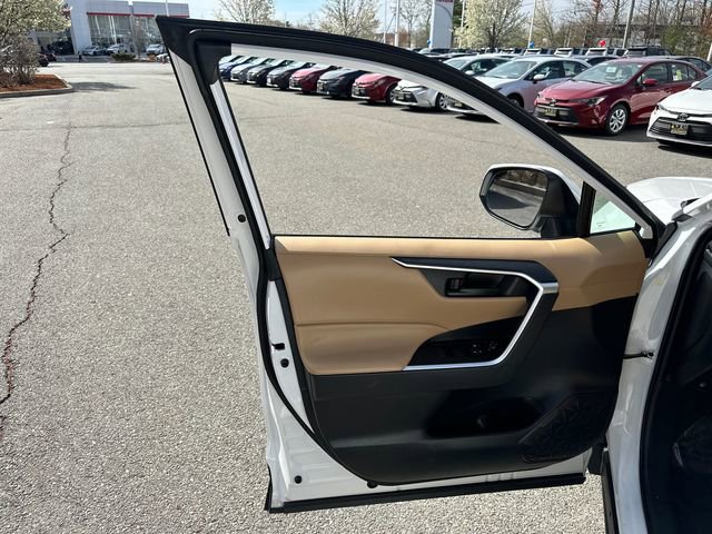 Used 2024 Toyota RAV4 LE AWD/4WD image 29