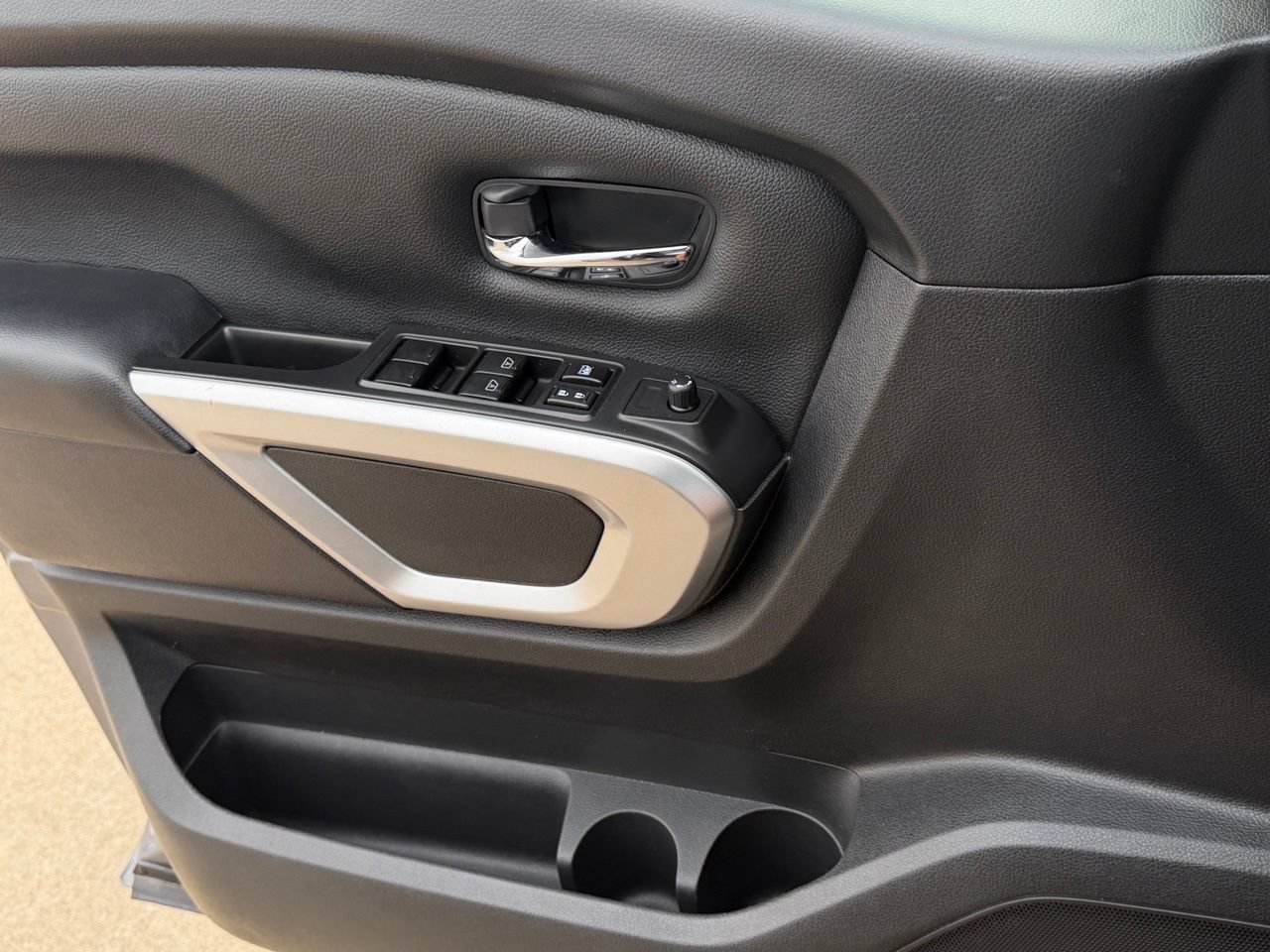 Certified 2022 Nissan Titan SV RWD image 28