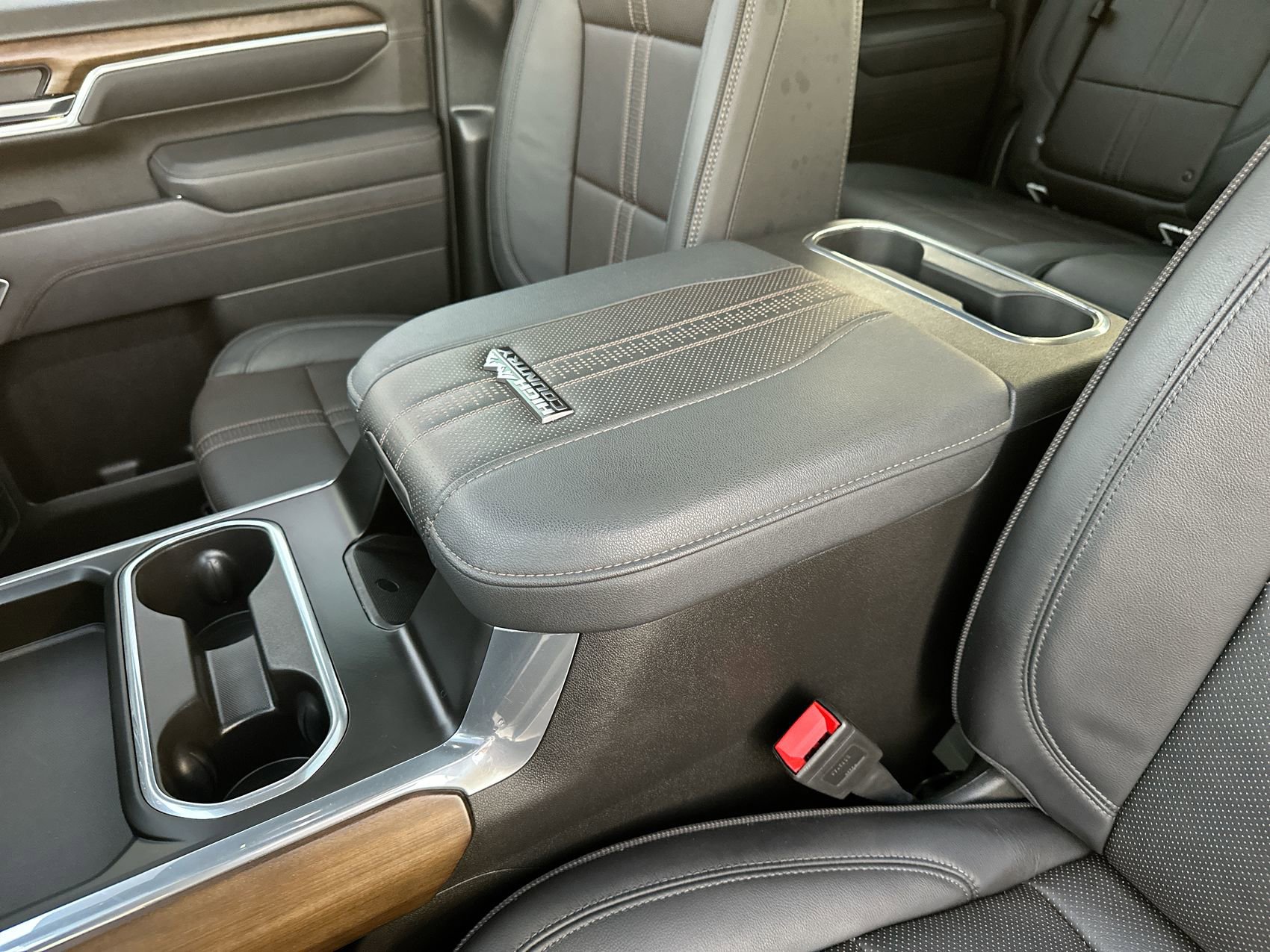 Used 2025 Chevrolet Silverado 2500 High Country w/ High Country Premium Package AWD/4WD image 19