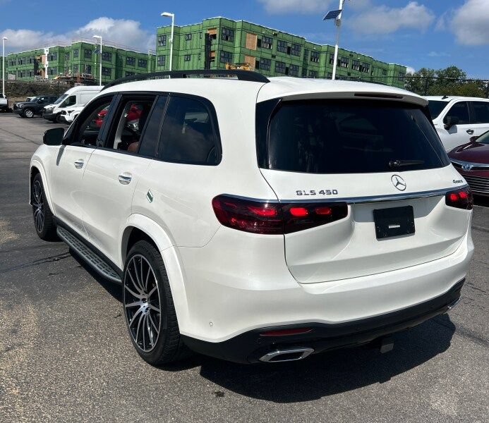 Used 2024 Mercedes-Benz GLS 450 4MATIC image 20