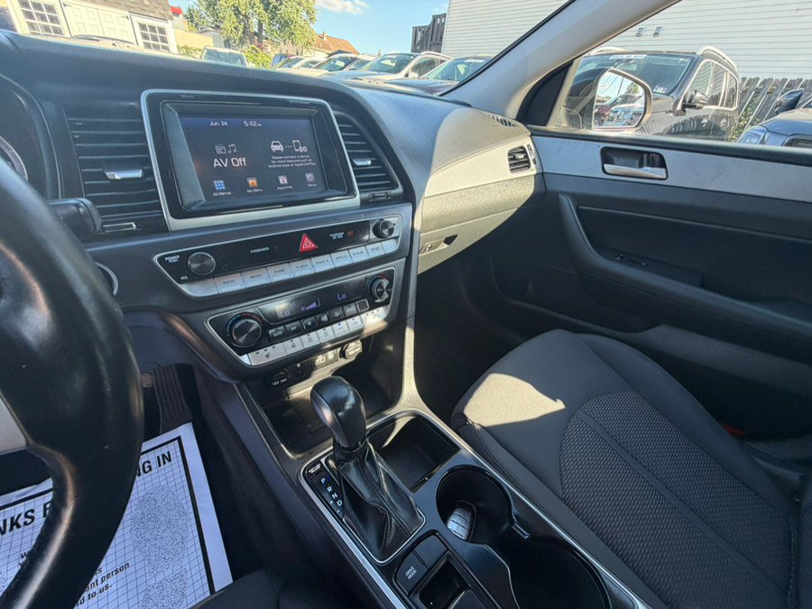 Used 2019 Hyundai Sonata SEL w/ Tech Package 02 FWD image 8